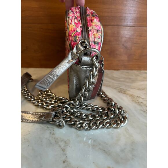 The Sak pink basket weave Crossbody Camera bag chain detail - Picture 4 of 6